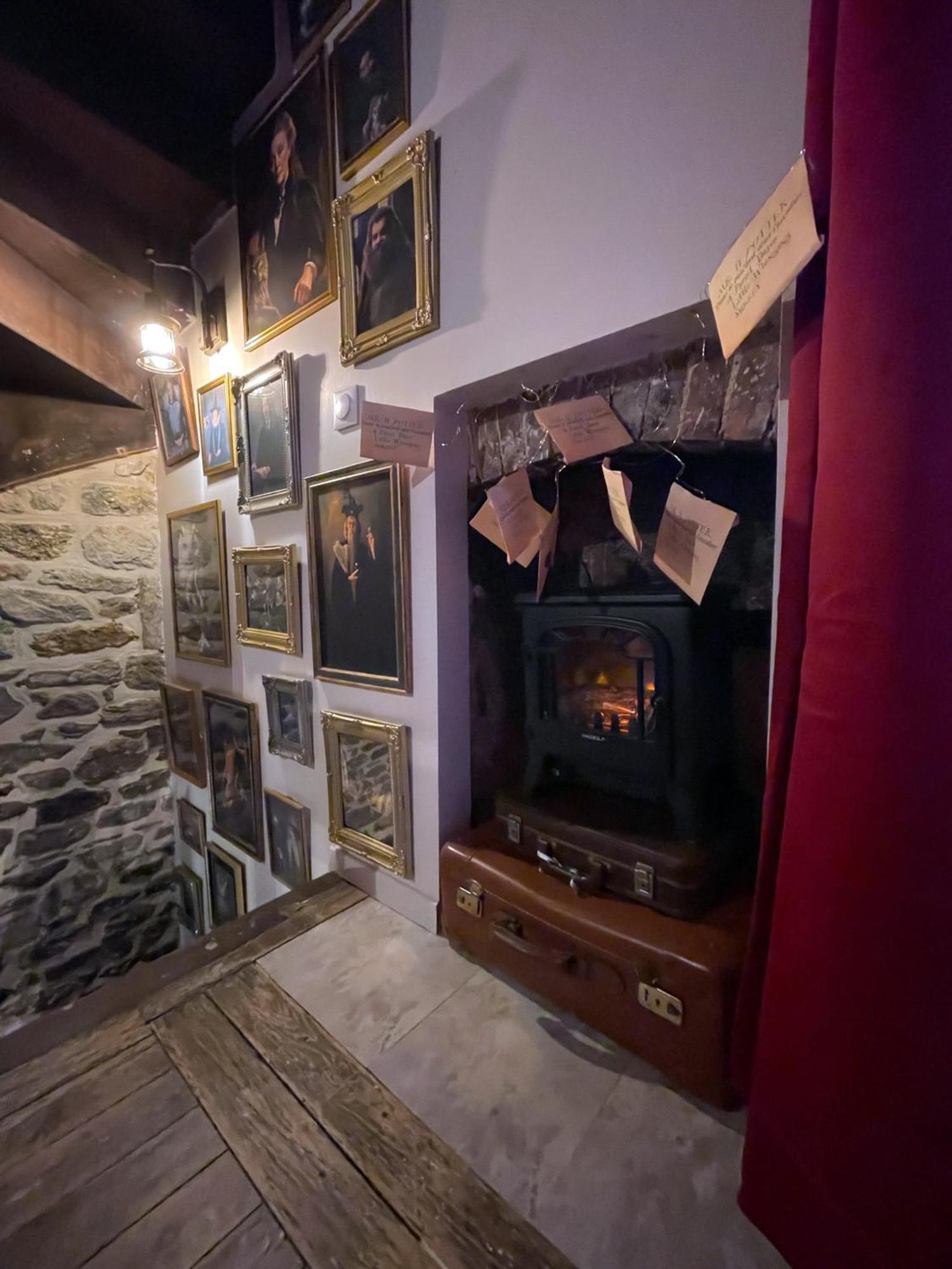 Impasse Des Mysteres - La Maison Des Sorciers Lehon/Dinan Exterior photo