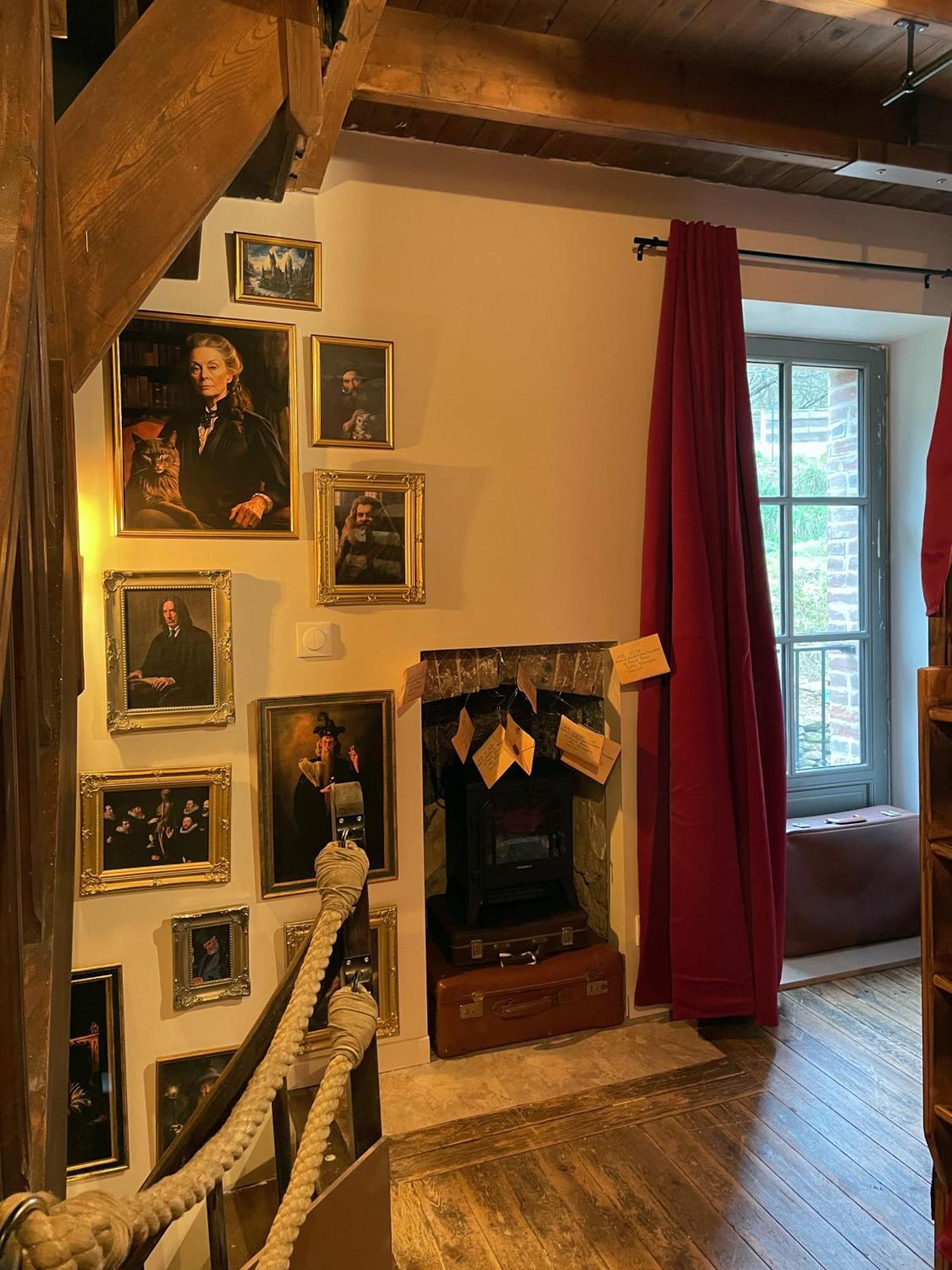 Impasse Des Mysteres - La Maison Des Sorciers Lehon/Dinan Exterior photo